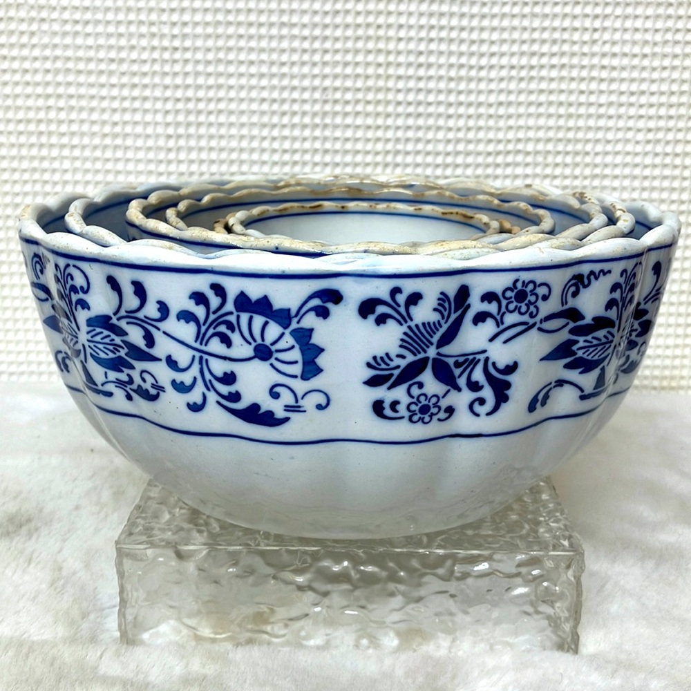 Delftware Floral Ceramic nesting bowls